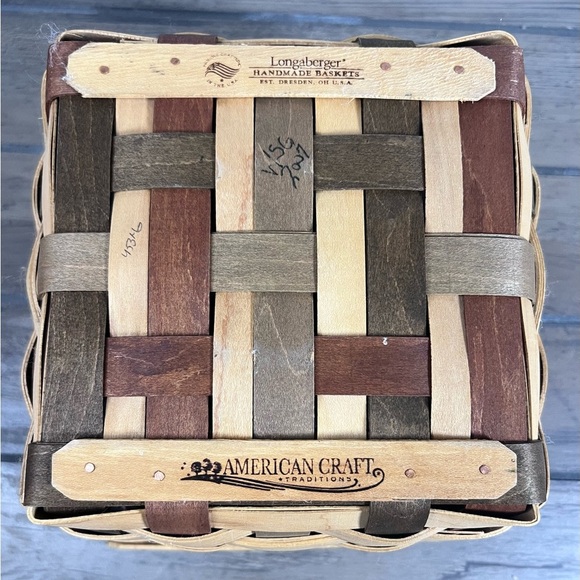 Longaberger 2007 Berry Basket with liner & Protector - Picture 2 of 7